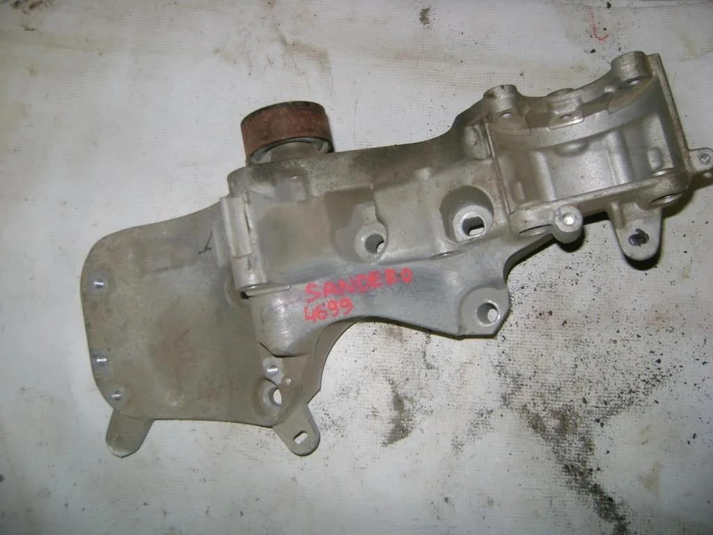 Кронштейн генератора Renault Sandero 1 BS