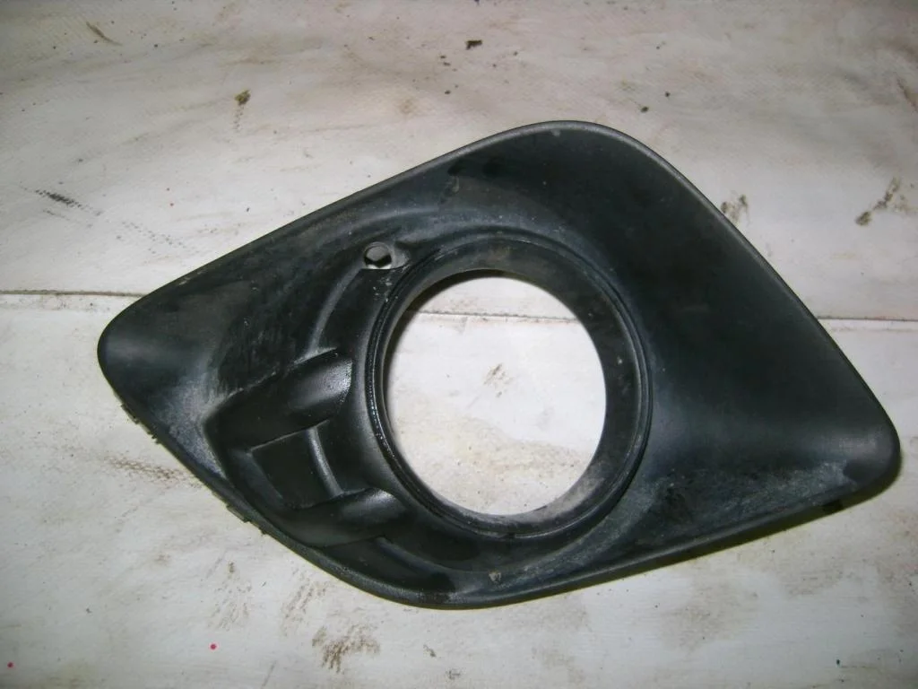 Рамка противотуманой фары левой Mitsubishi ASX 2010