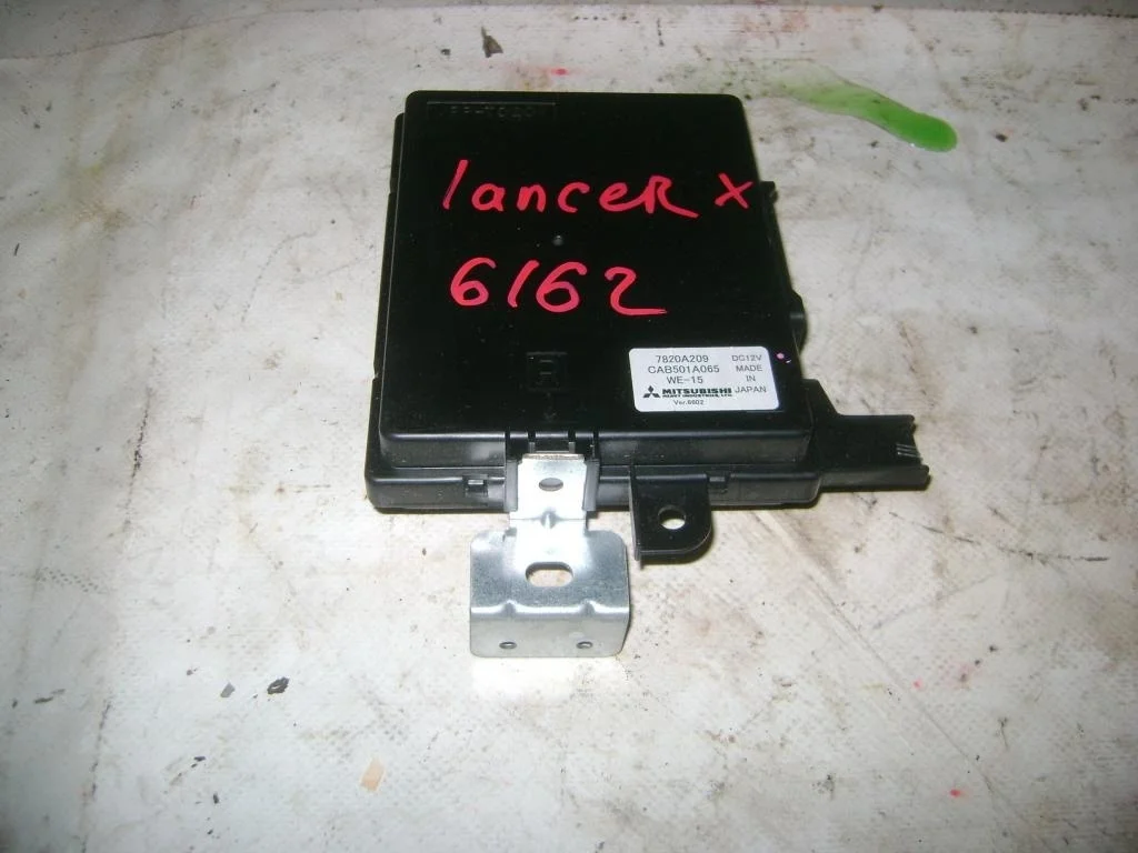 Блок электронный Mitsubishi Lancer 10 (CY)