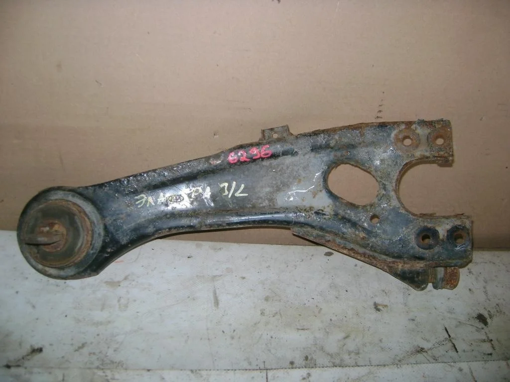 Рычаг задний продольный левый Hyundai Elantra HD