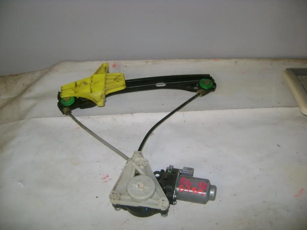 Стеклоподъемник задний правый Volkswagen Polo 5