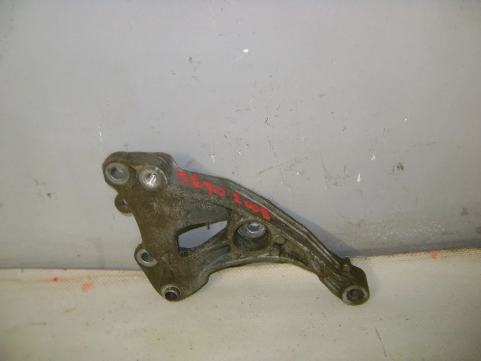 Кронштейн кондиционера Peugeot 2008 2014 A94