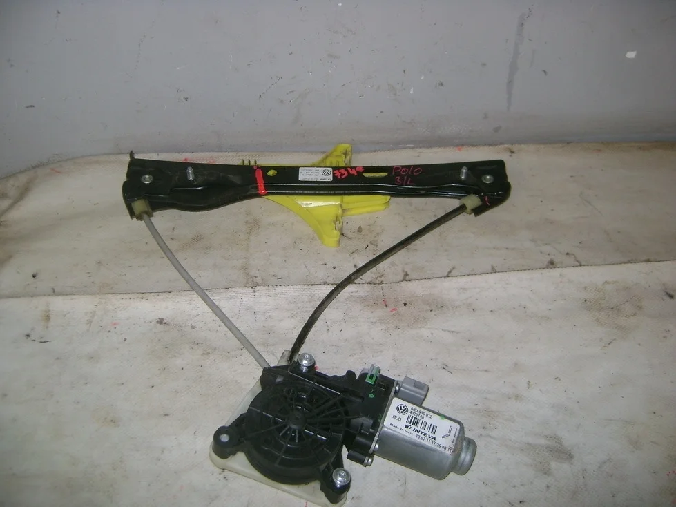 Стеклоподъемник задний левый Volkswagen Polo 5