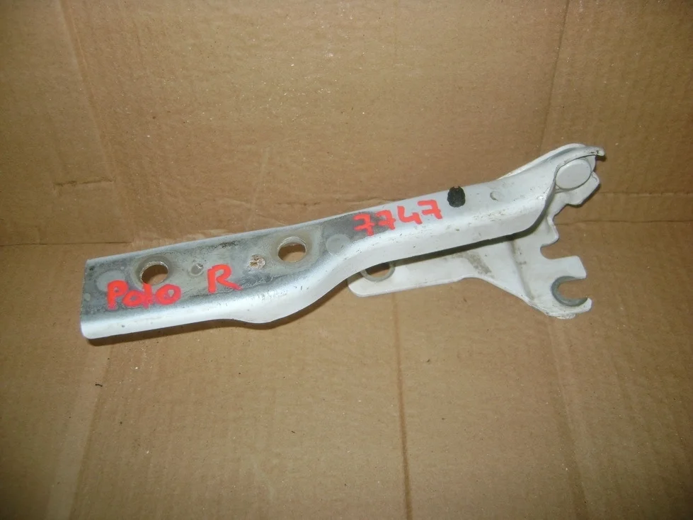 Петля капота правая Volkswagen Polo 5