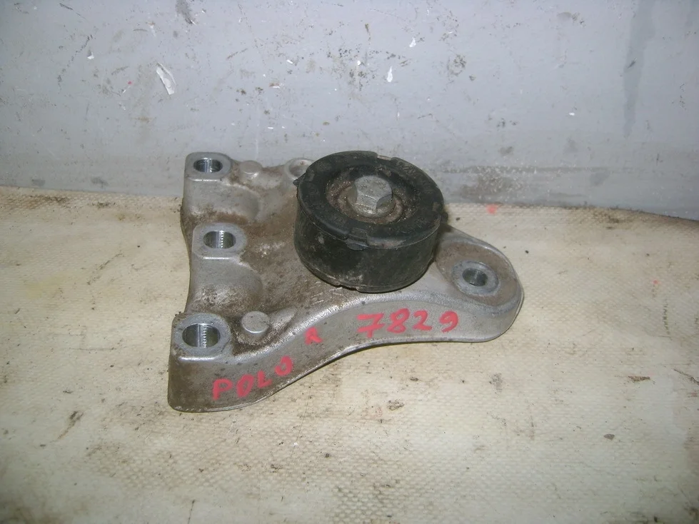 Кронштейн опоры двигателя Volkswagen Polo 5 2011