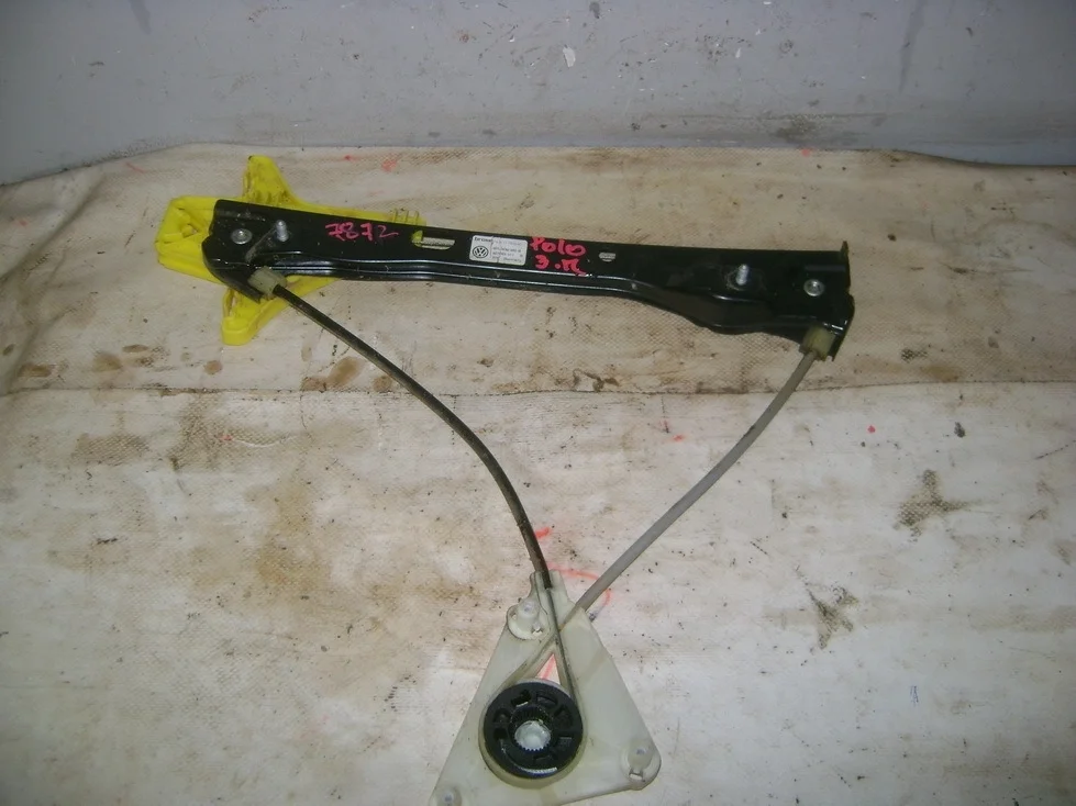 Стеклоподъемник задний правый Volkswagen Polo 5 2011