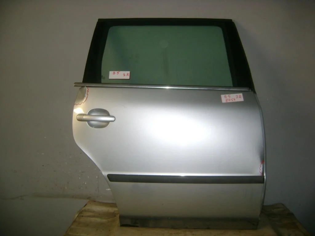 Дверь задняя правая Volkswagen Passat (B5)