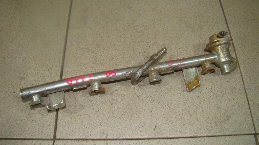 Рейка топливная Volkswagen Passat B5