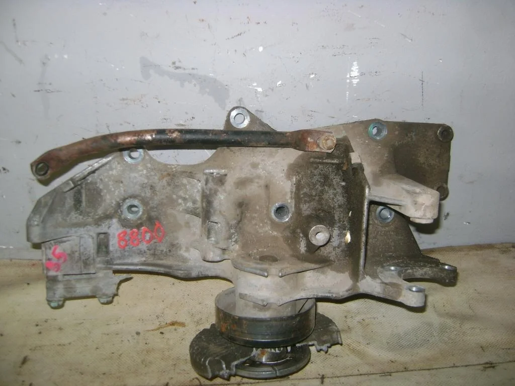 Кронштейн генератора Volkswagen Passat B5