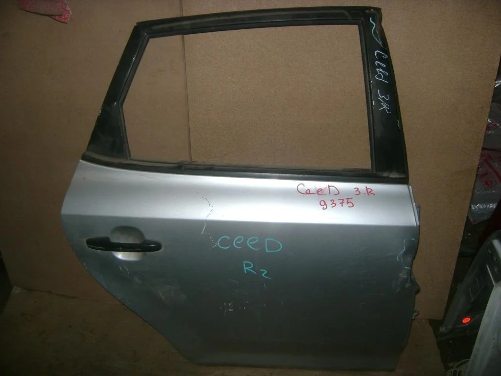 Дверь задняя правая Kia Ceed ()