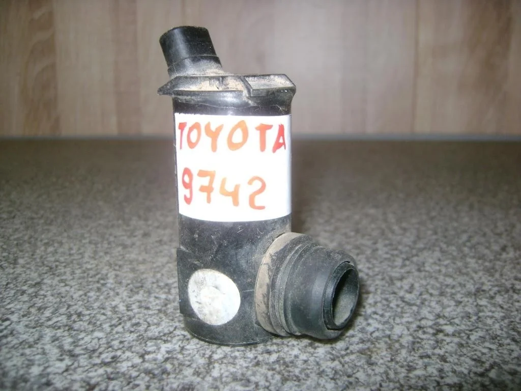 Насос омывателя Toyota Land Cruiser 100