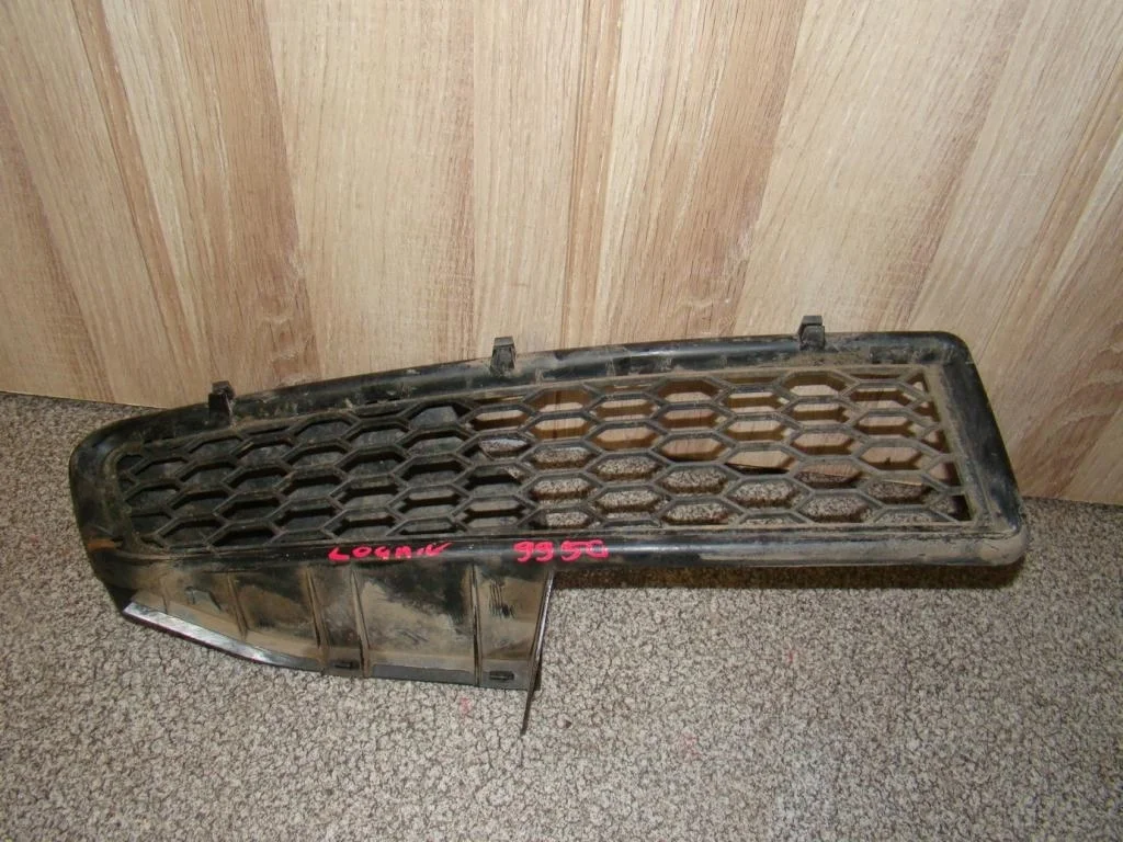 Решетка в бампер правая Renault Logan 1 2009 L90