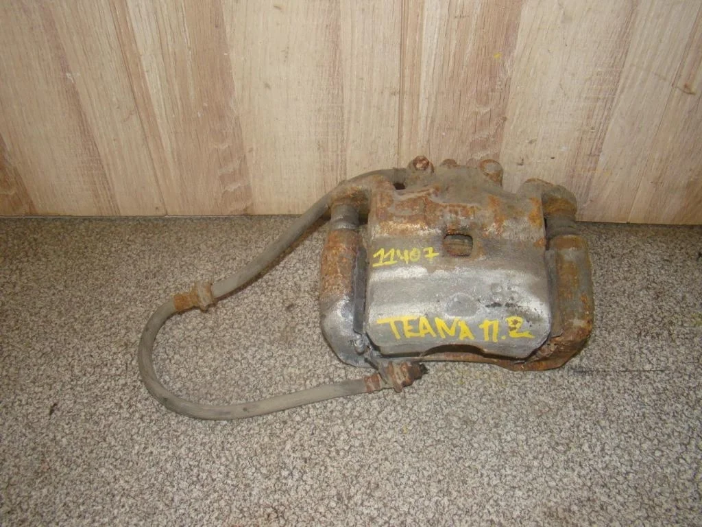 Суппорт передний правый Nissan Teana 2011 J32