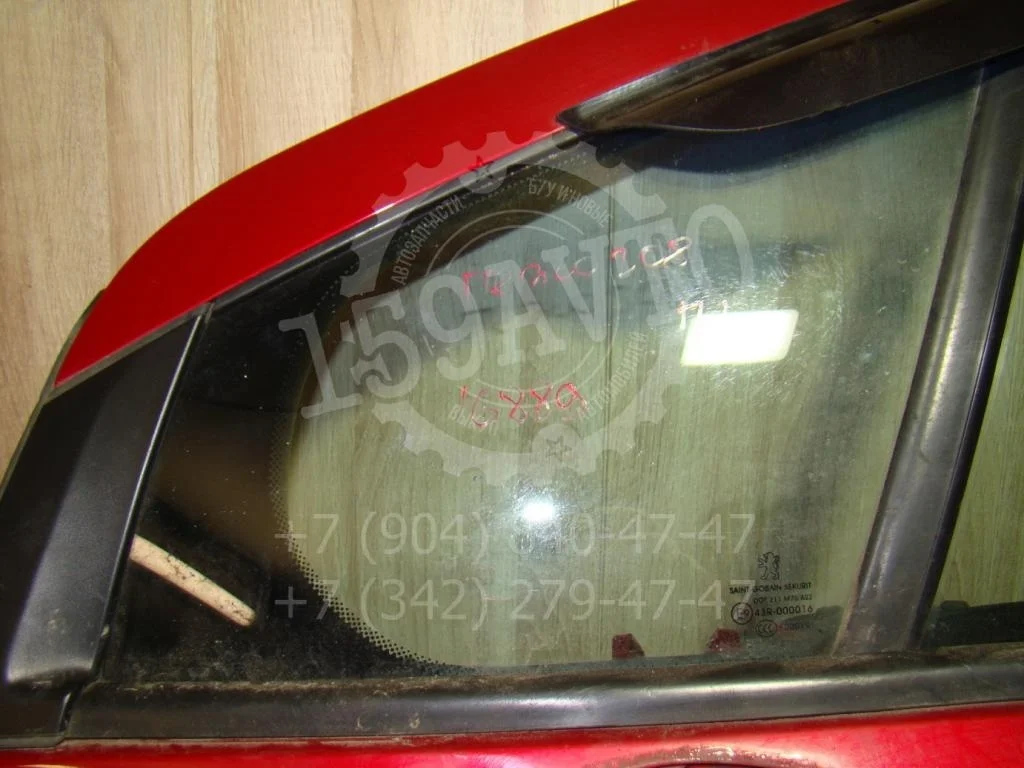 Стекло двери передней левой (форточка) Peugeot 308 2008 (T7)