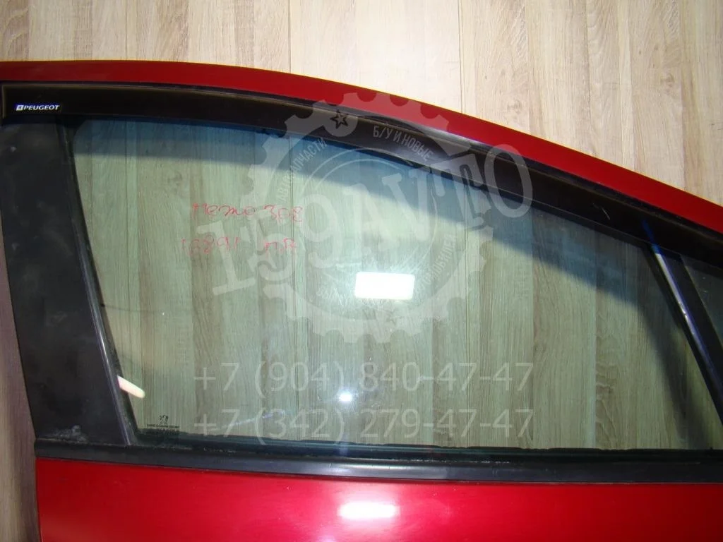 Стекло двери передней правой Peugeot 308 2008 (T7)