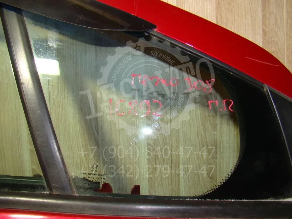 Стекло двери передней правой (форточка) Peugeot 308 2008 (T7)