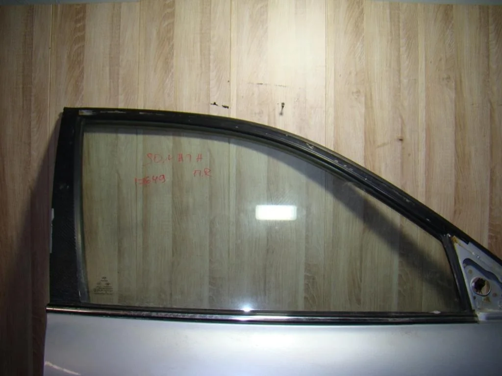 Стекло двери передней правой Hyundai Sonata 4 2007 EF