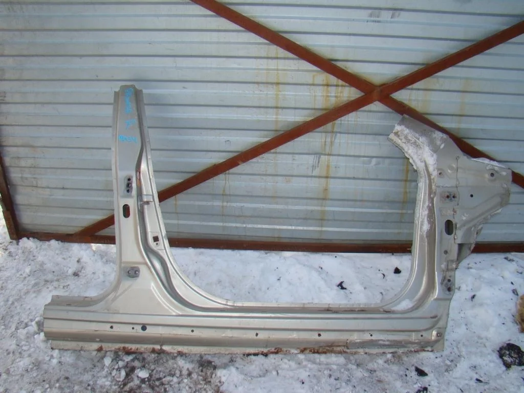 Порог со стойкой правый Nissan Primera (P12)