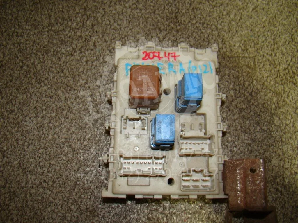 Блок предохранителей Nissan Primera P12