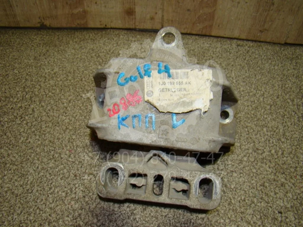 Опора кпп левая Volkswagen Golf 4