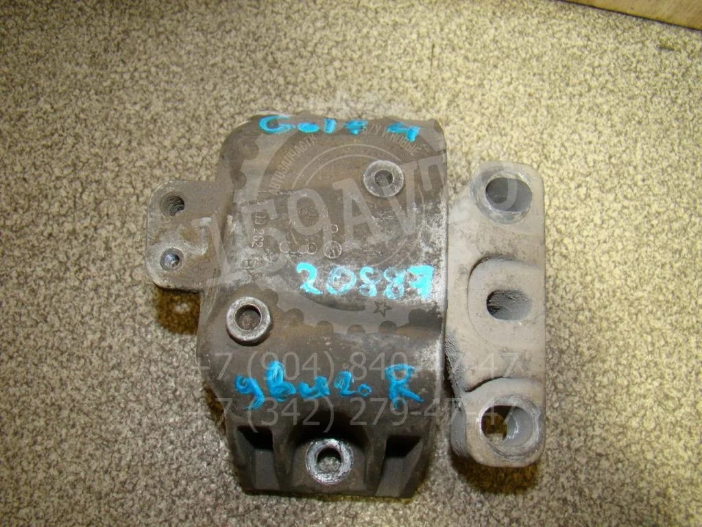 Опора двигателя правая Volkswagen Golf 4