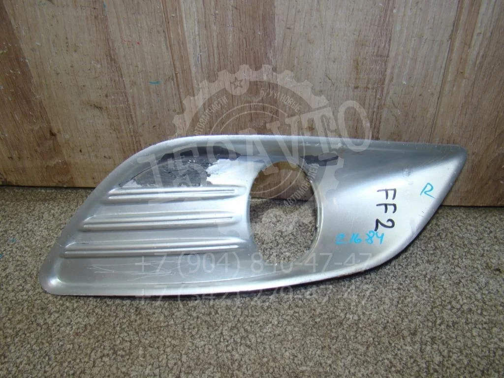 Решетка в бампер правая Ford Focus 2