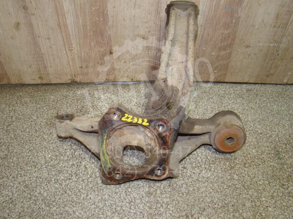 Кулак поворотный задний левый Toyota Camry 2007 (XV40)