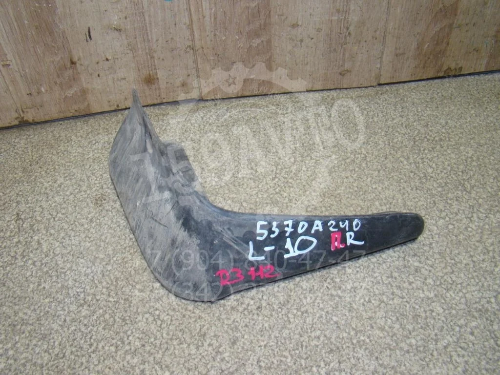 Брызговик передний правый Mitsubishi Lancer 10 CY