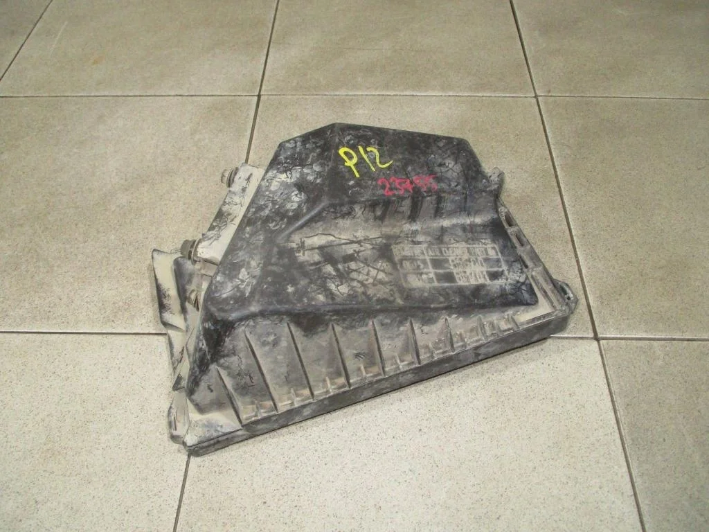 Корпус воздушного фильтра Nissan Primera P12