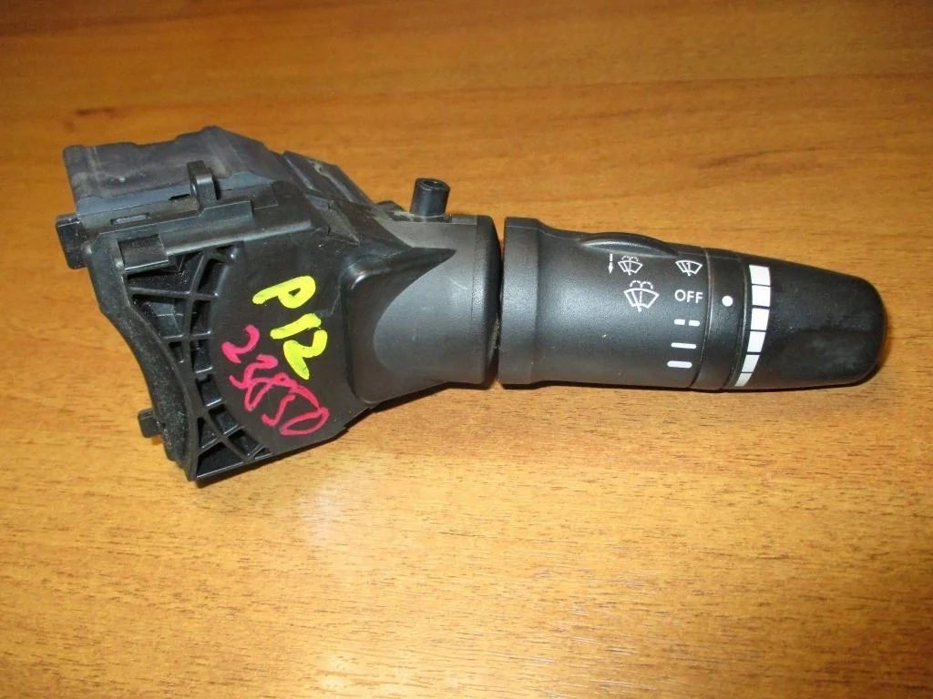 Переключатель стеклоочистителей Nissan Primera P12