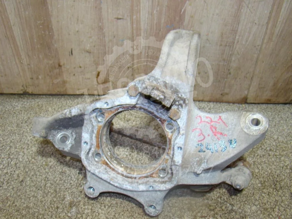 Кулак поворотный задний правый Mercedes-Benz -Class W221