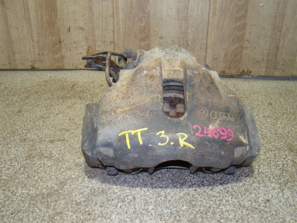 Суппорт передний левый Volkswagen Passat B5