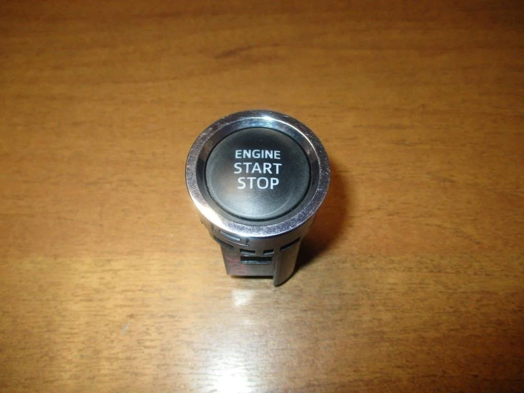 Кнопка запуска двигателя Toyota Camry XV50