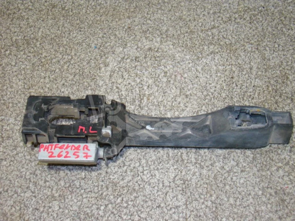 Кронштейн ручки Nissan Pathfinder R51