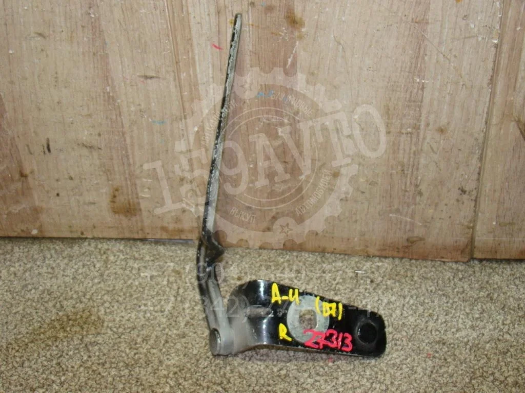 Петля капота правая Audi A4 B7