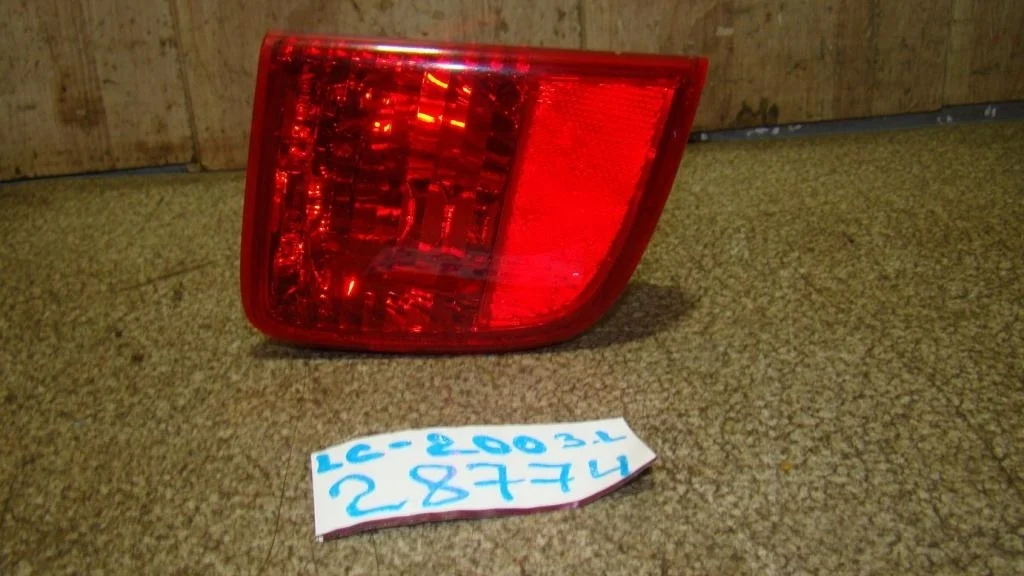Фонарь задний в бампер левый Toyota Land Cruiser 2008