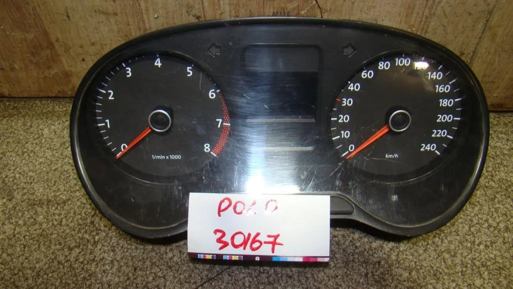 Панель приборов Volkswagen Polo 5