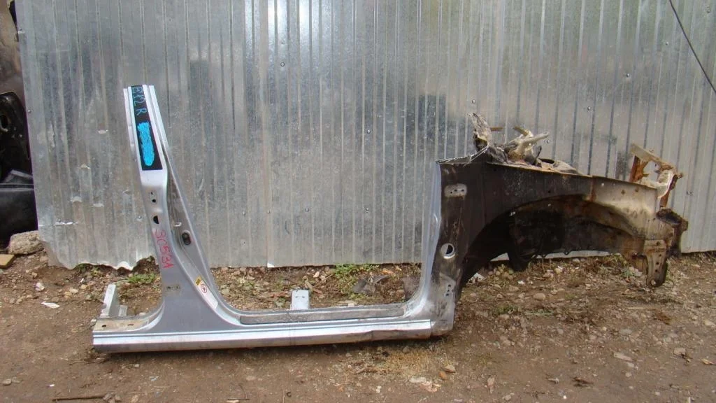 Порог со стойкой правый Toyota Corolla (E120)