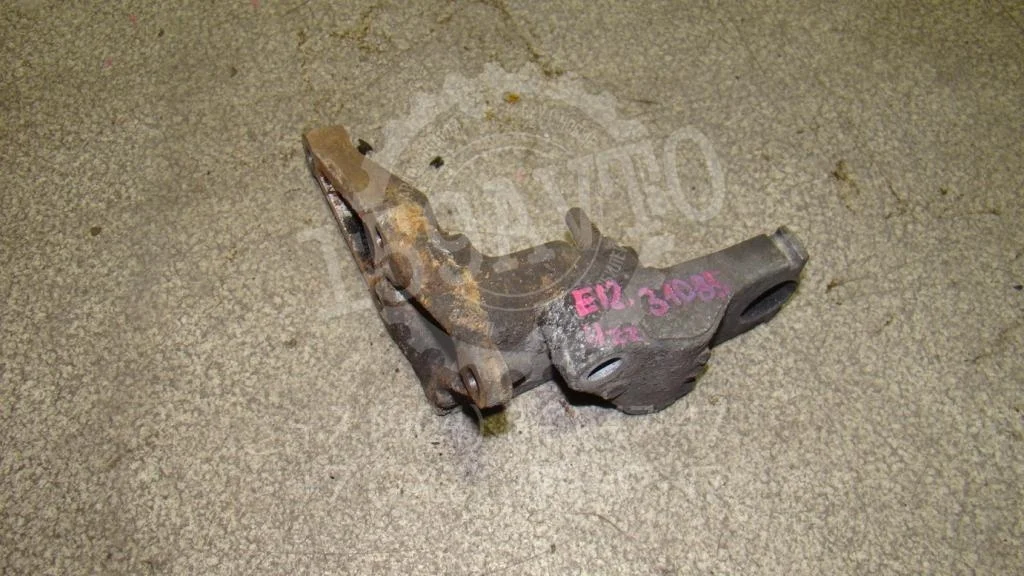 Кронштейн двигателя правый Toyota Corolla E120