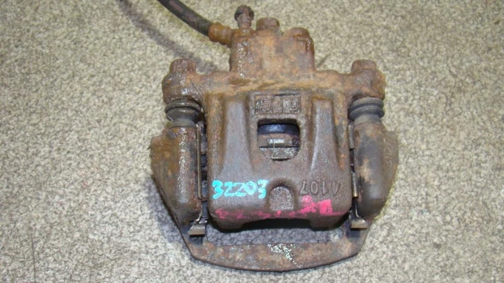 Суппорт задний левый Lexus RX350 XU30