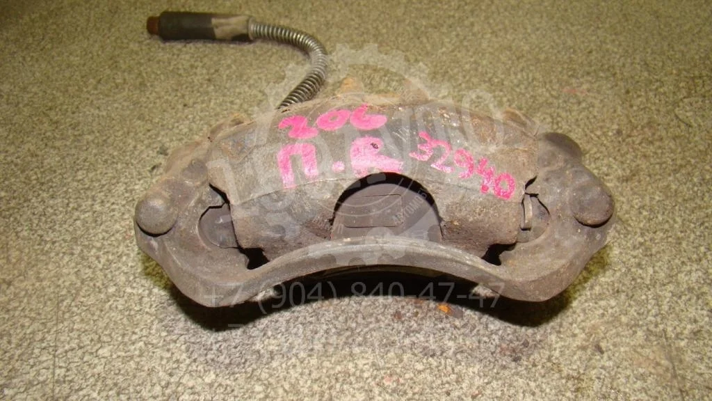 Суппорт передний правый Peugeot 206