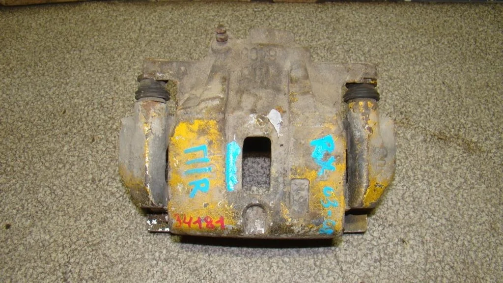 Суппорт передний правый Lexus RX350 XU30