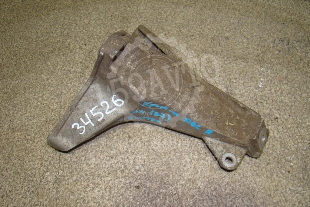 Кронштейн двигателя правый Audi A4 B7