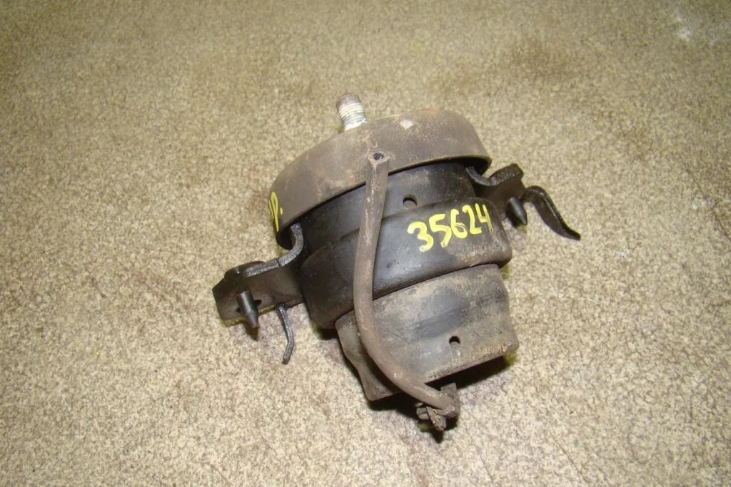 Опора двигателя передняя Toyota Land Cruiser 2008 J200