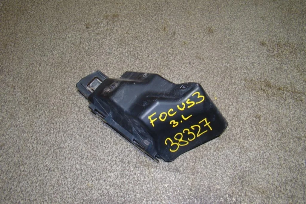 Кронштейн заднего бампера левый Ford Focus 2012 3