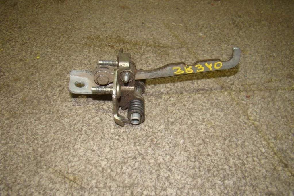 Ограничитель двери Renault Logan 2 L52