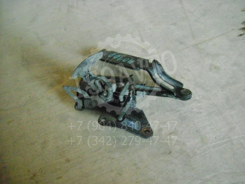 Крючок капота Audi A6 1997 (C5)