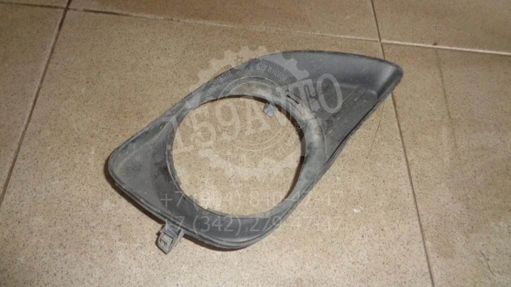 Рамка противотуманой фары правой Toyota Camry XV40
