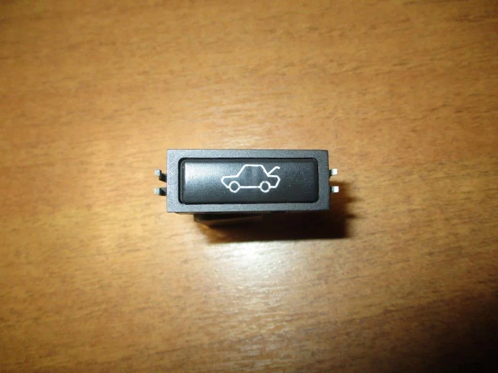 Кнопка открывания багажника Land Rover Range 2009 (L322)