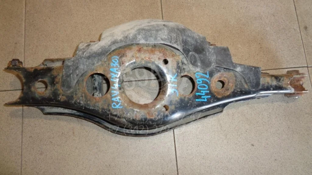 Рычаг задний поперечный правый Toyota RAV4 A30